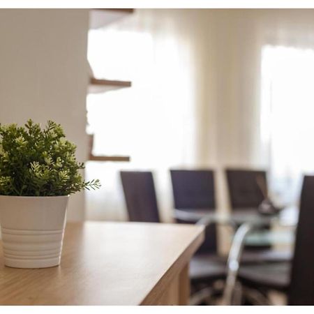 Luxury Apartment 피테슈티 외부 사진