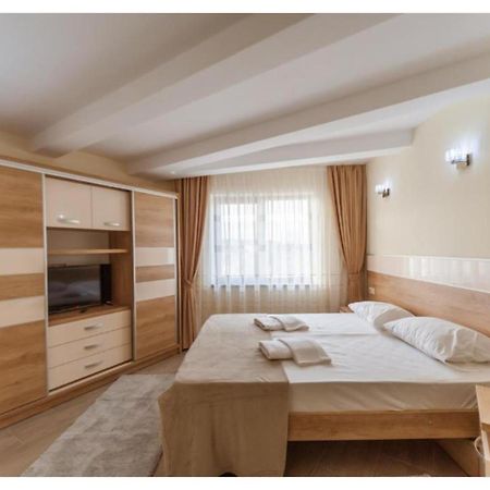Luxury Apartment 피테슈티 외부 사진