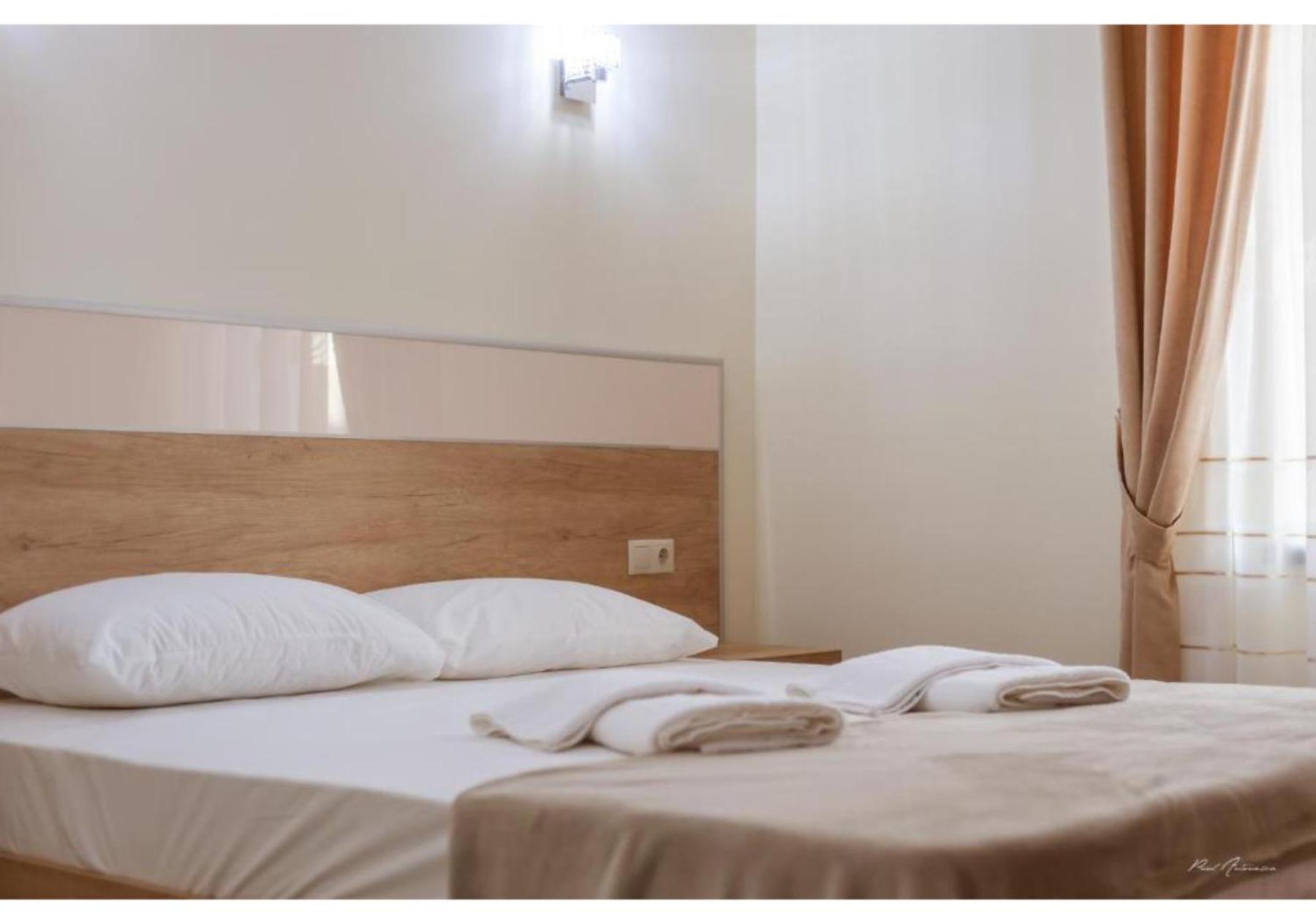Luxury Apartment 피테슈티 외부 사진