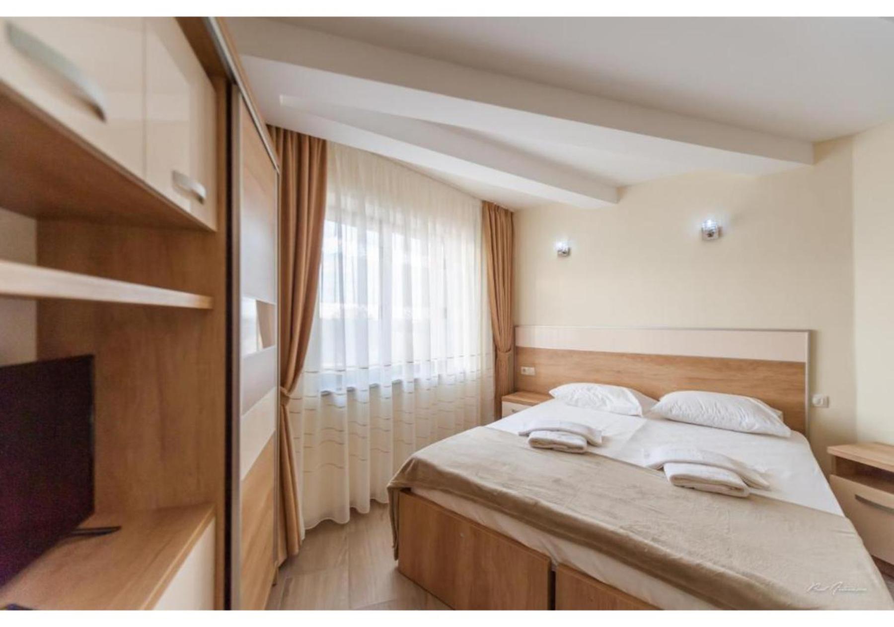 Luxury Apartment 피테슈티 외부 사진