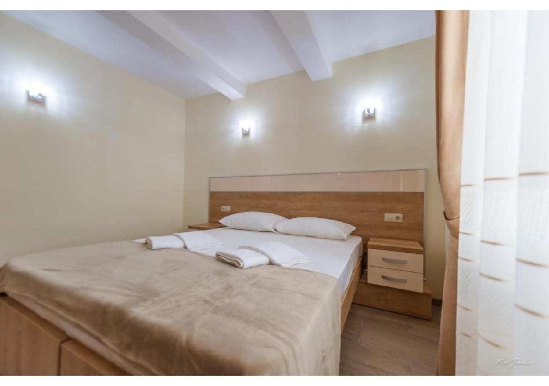 Luxury Apartment 피테슈티 외부 사진