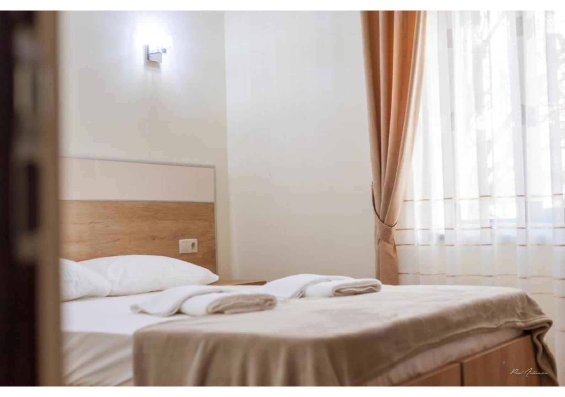 Luxury Apartment 피테슈티 외부 사진