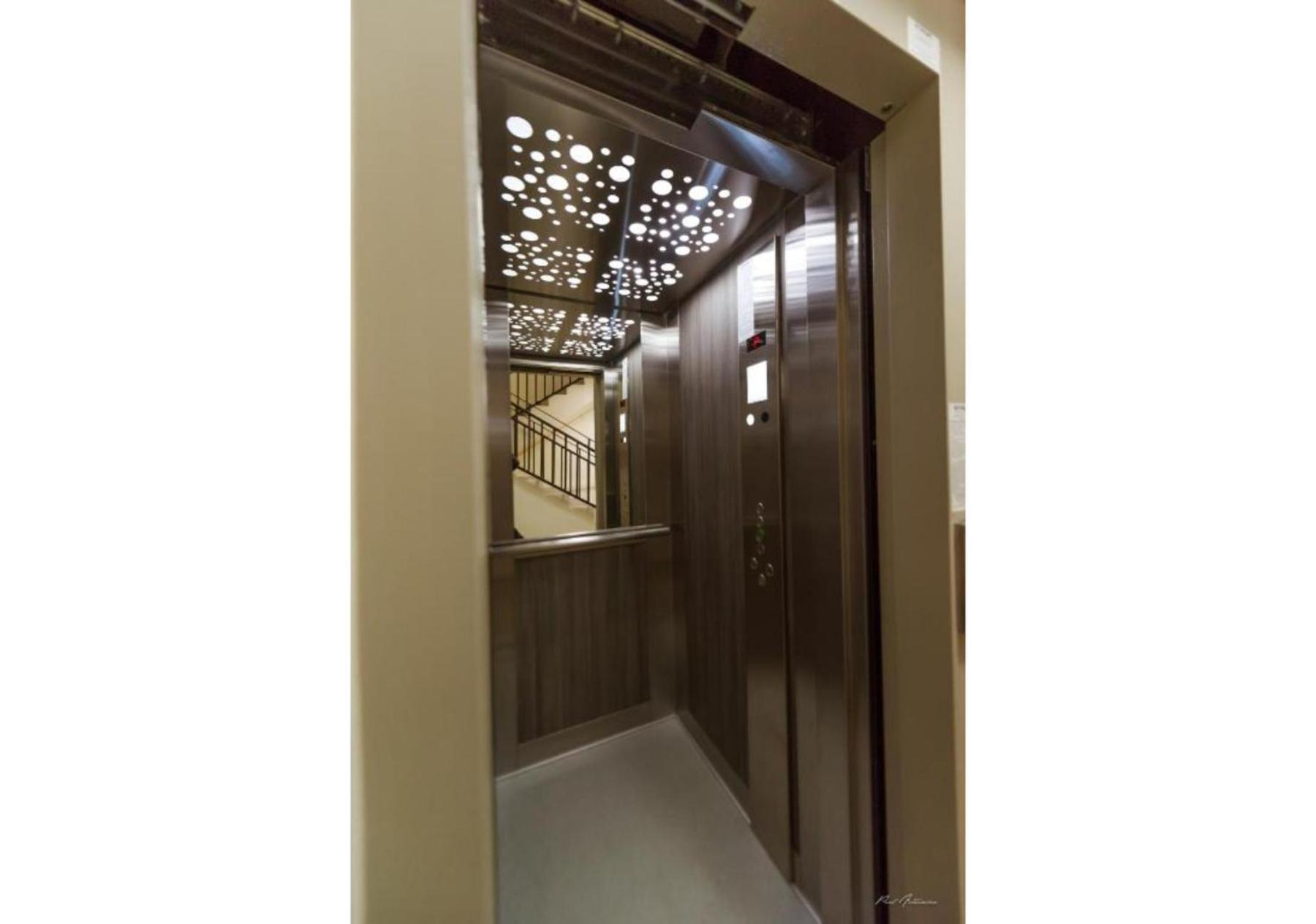 Luxury Apartment 피테슈티 외부 사진
