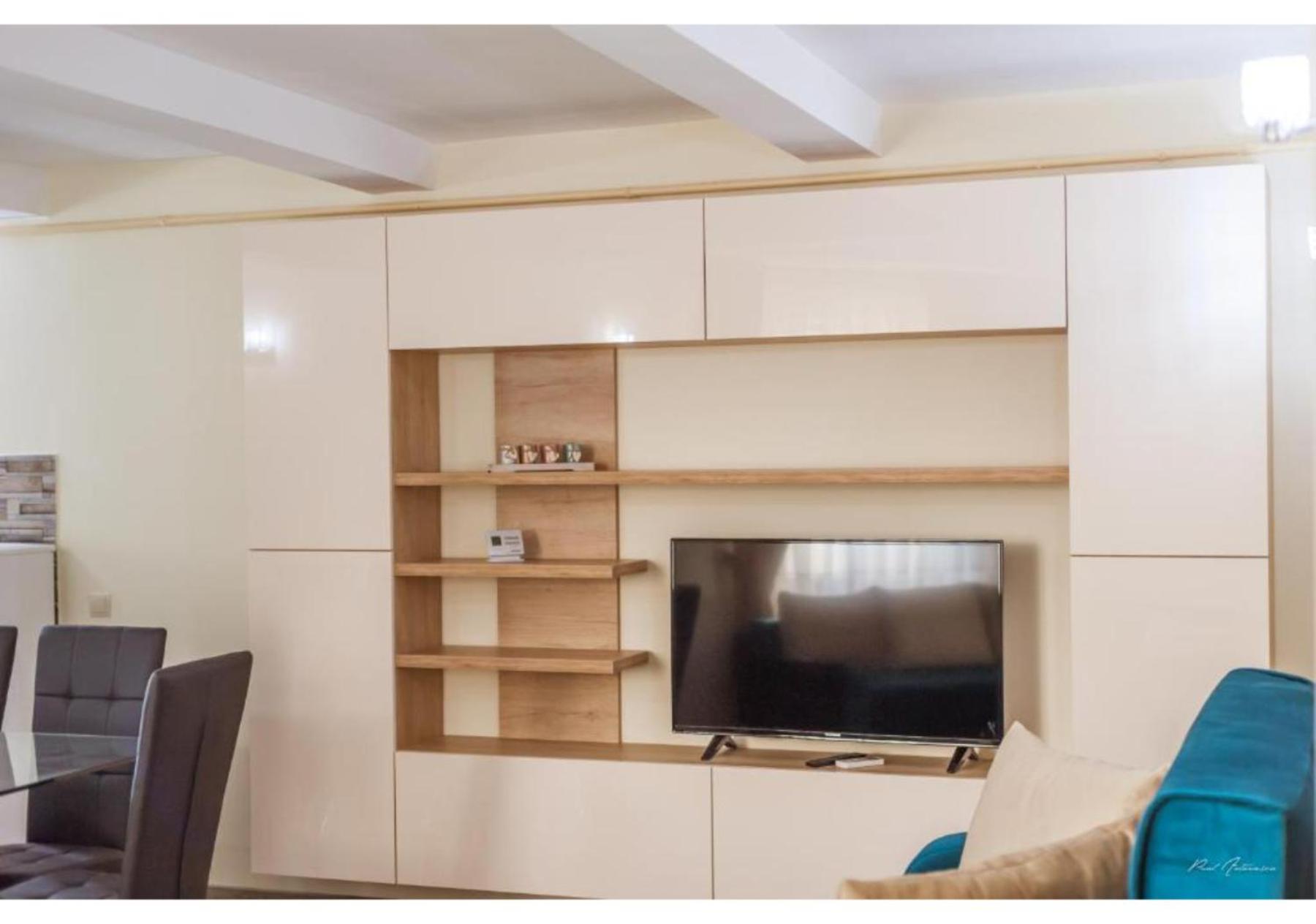 Luxury Apartment 피테슈티 외부 사진