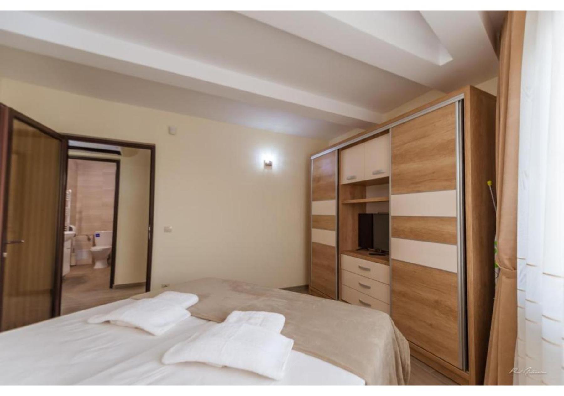 Luxury Apartment 피테슈티 외부 사진