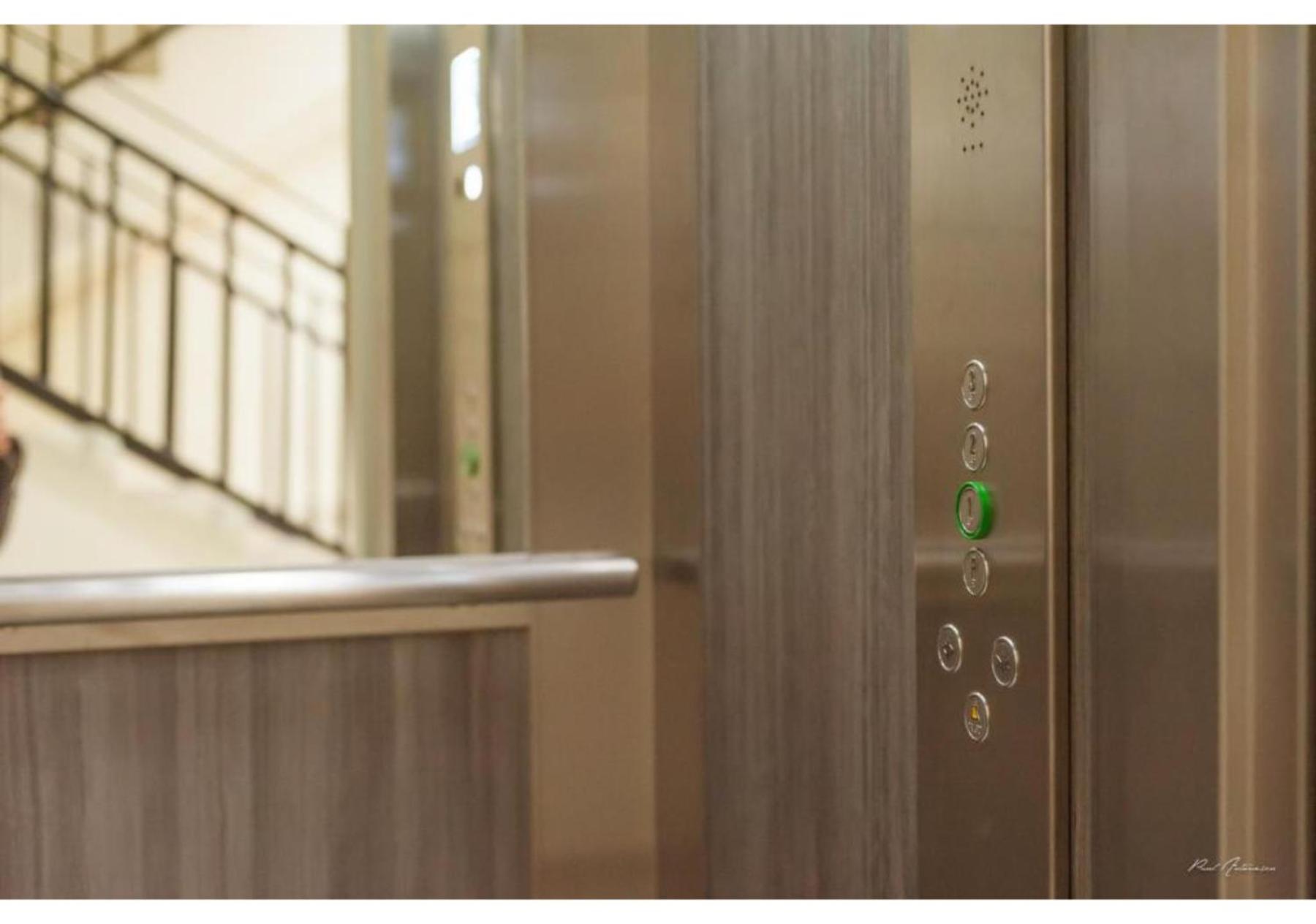 Luxury Apartment 피테슈티 외부 사진