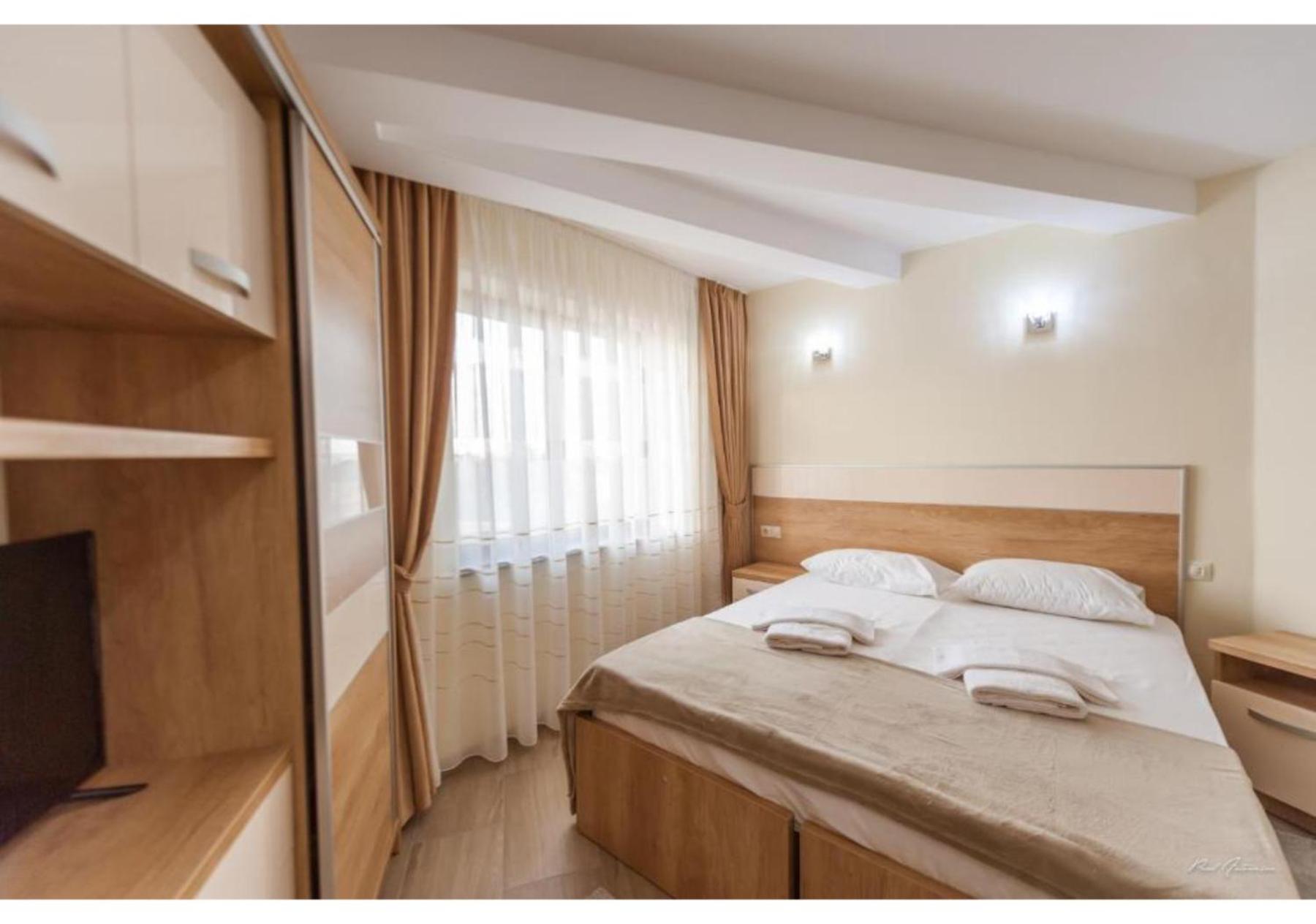 Luxury Apartment 피테슈티 외부 사진