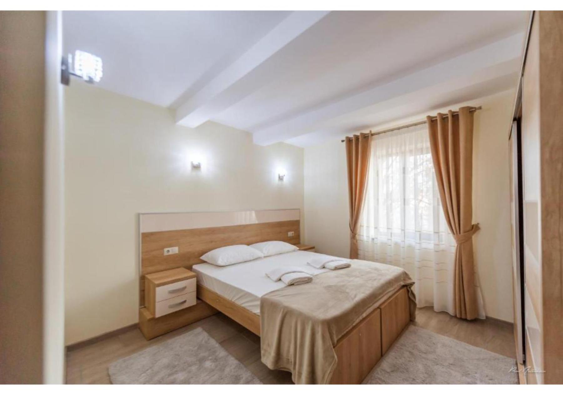 Luxury Apartment 피테슈티 외부 사진