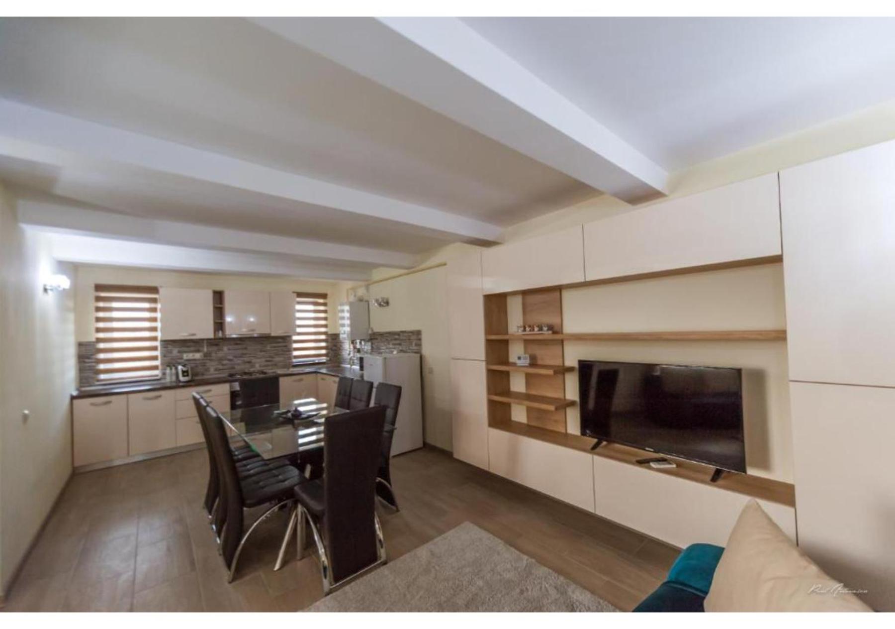 Luxury Apartment 피테슈티 외부 사진
