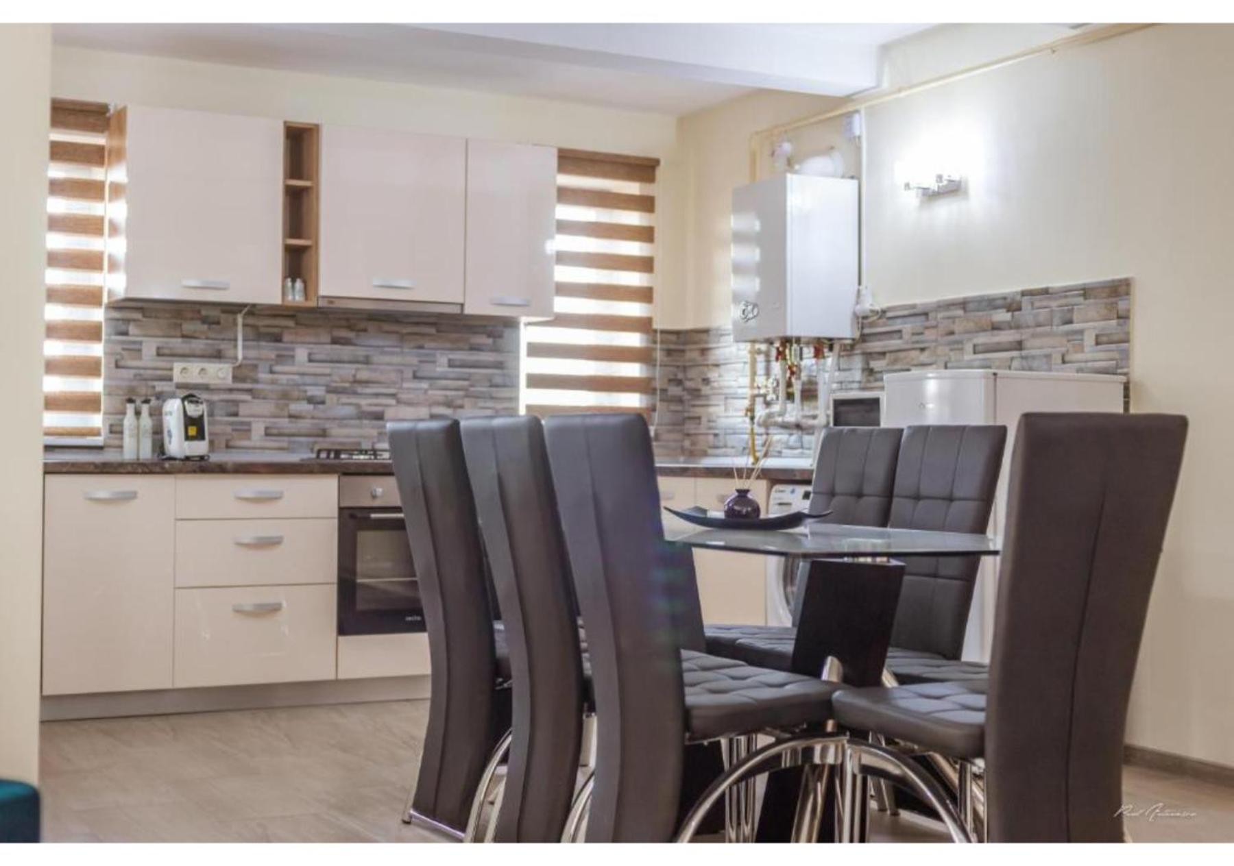 Luxury Apartment 피테슈티 외부 사진