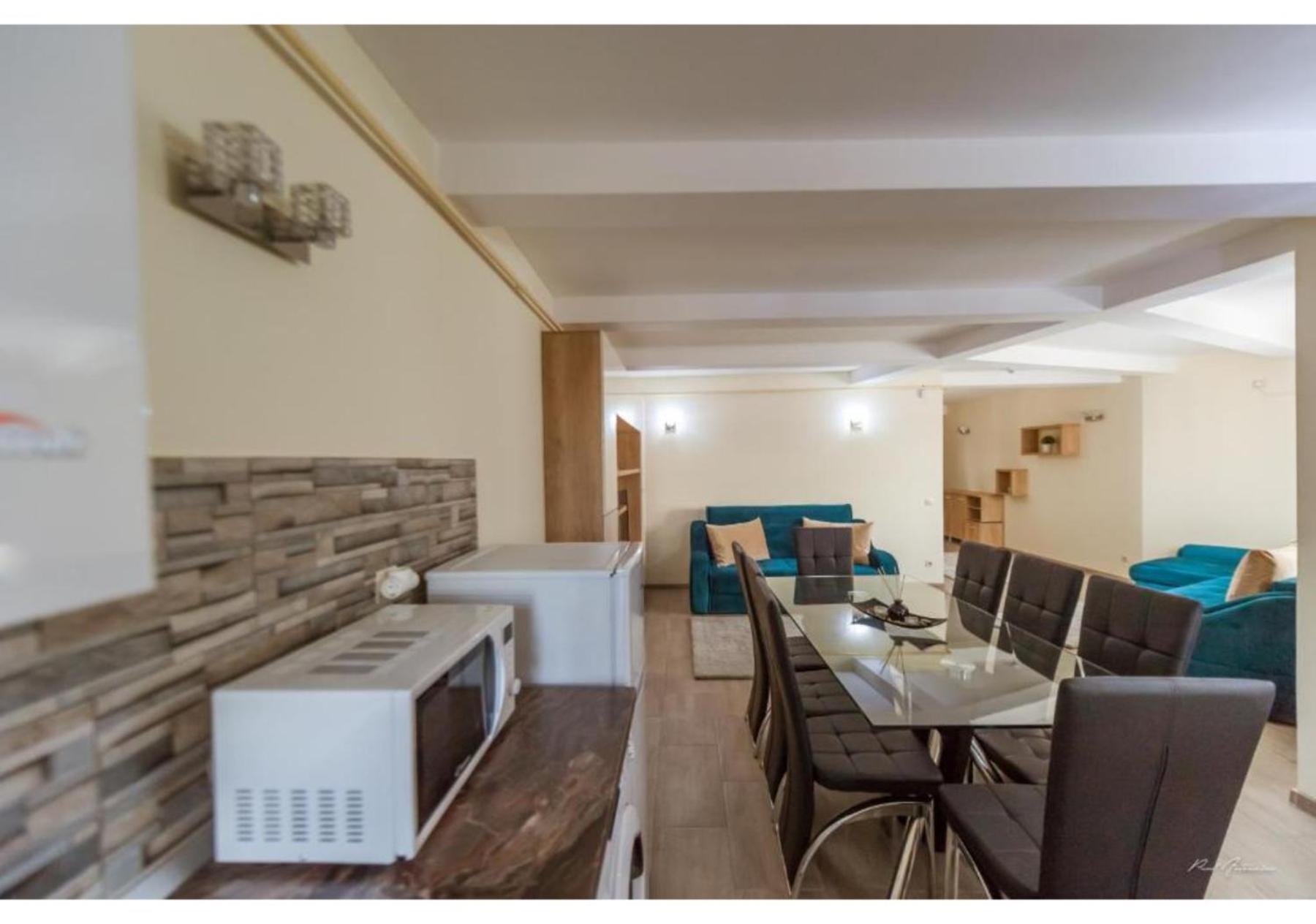 Luxury Apartment 피테슈티 외부 사진
