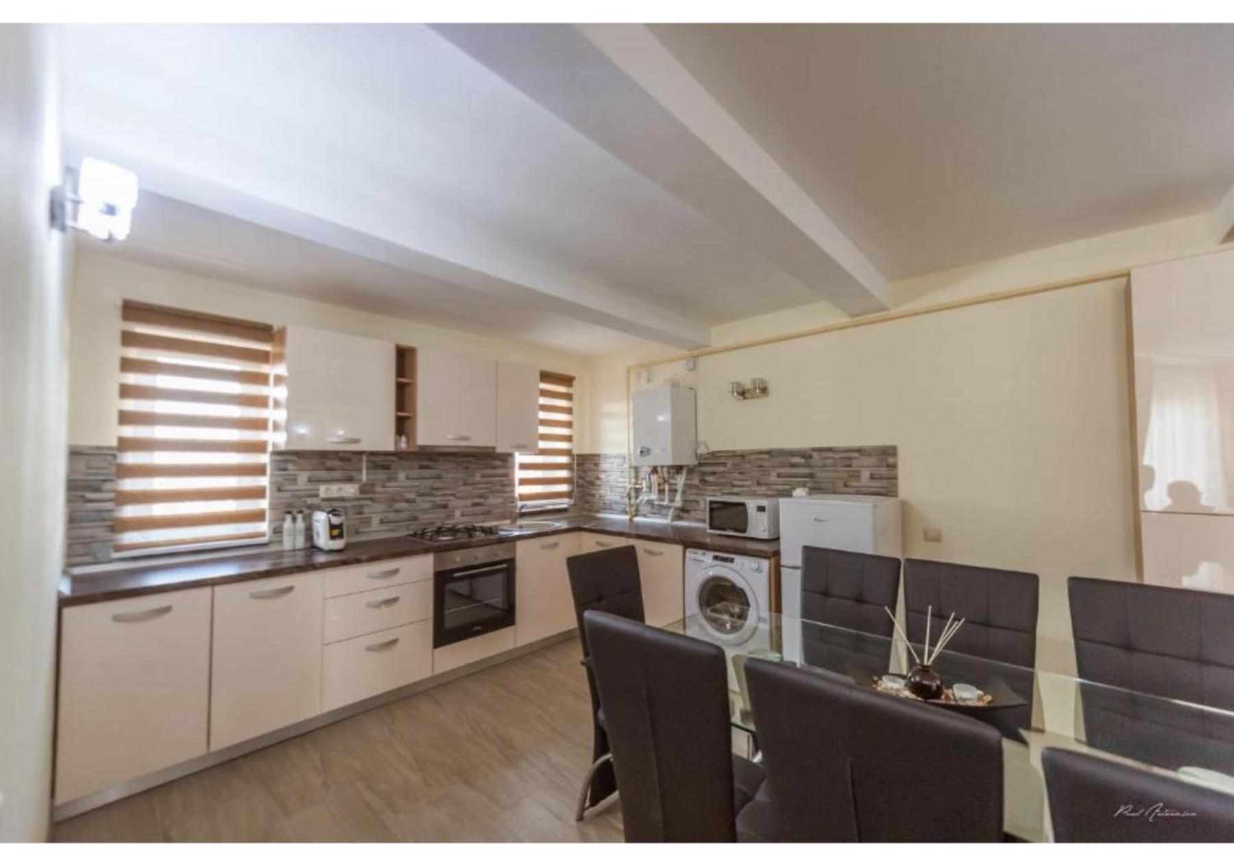 Luxury Apartment 피테슈티 외부 사진
